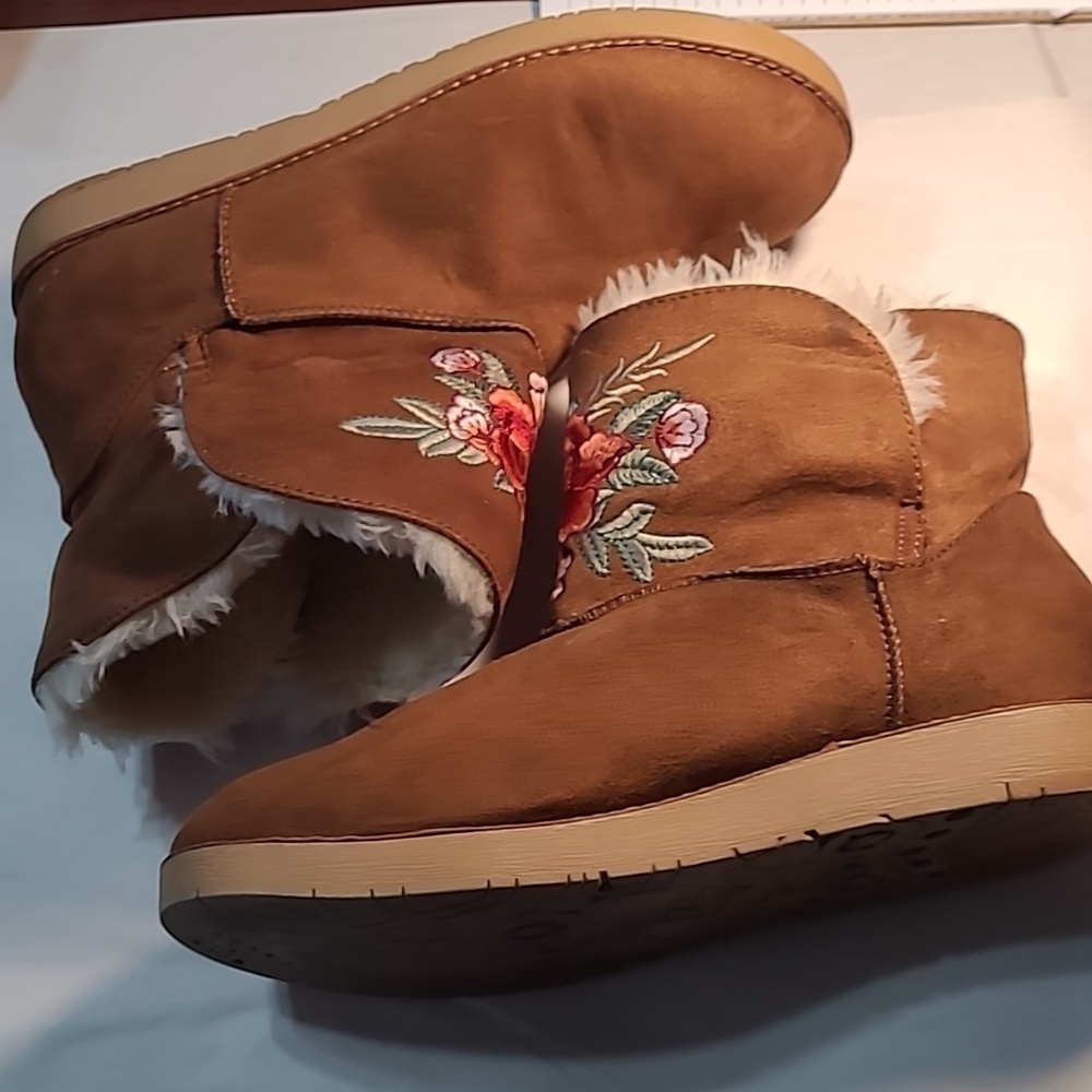 Women's Rock and Candy Embroidered Fur Lined Boots - Picture 5 of 10